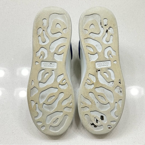 Alexander McQueen Oversized Larry Leather Low-Top Sneakers - Picture 10 of 10